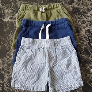 3 piece pull on shorts Carter's, size 2 T